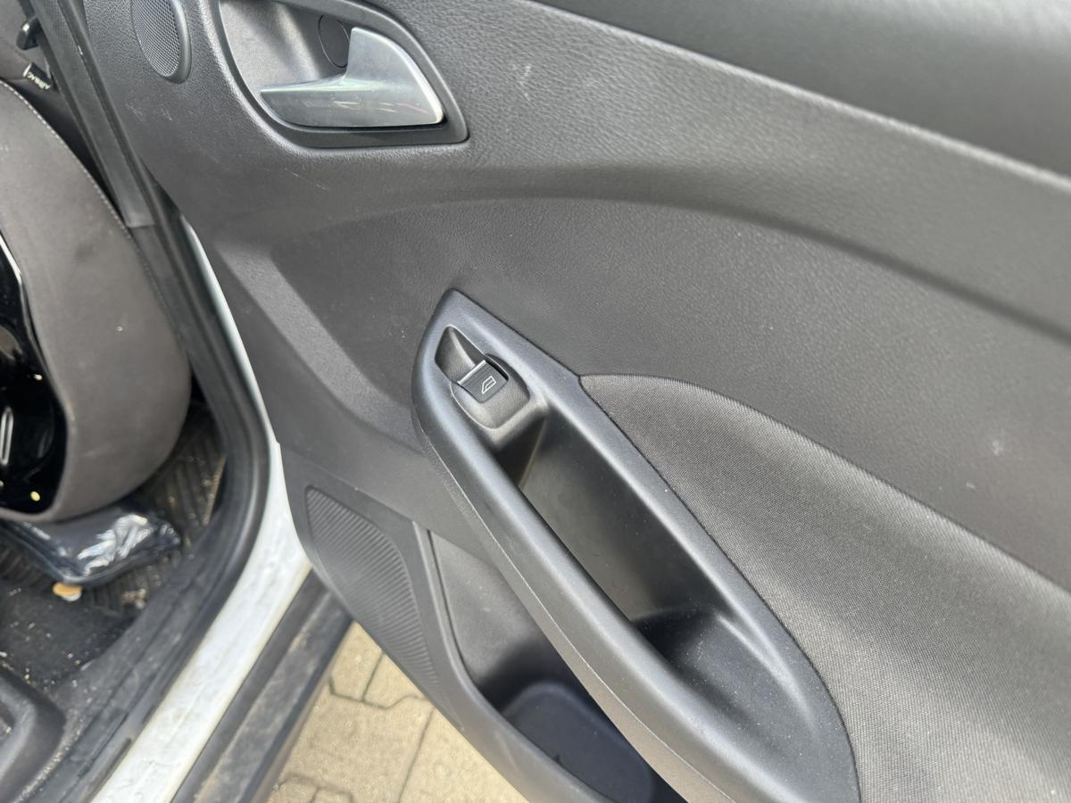 Ford Focus 3 original T&uuml;r hinten rechts Frost Wei&szlig; Kombi Rohbau Bj.2012